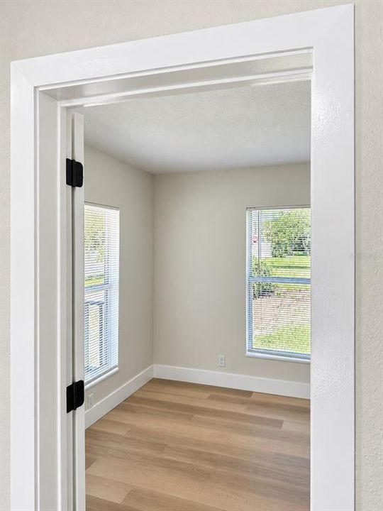 For Sale: $265,000 (3 beds, 1 baths, 840 Square Feet)