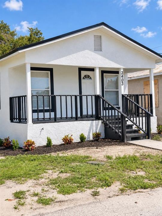 For Sale: $265,000 (3 beds, 1 baths, 840 Square Feet)