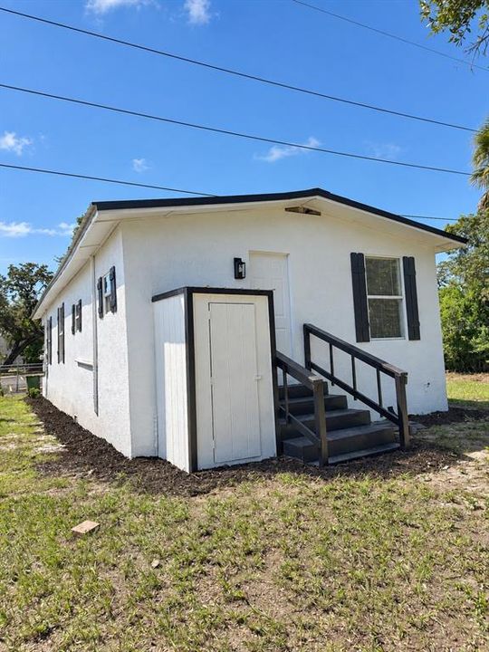 For Sale: $265,000 (3 beds, 1 baths, 840 Square Feet)