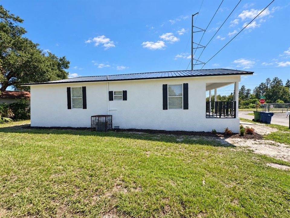 For Sale: $265,000 (3 beds, 1 baths, 840 Square Feet)