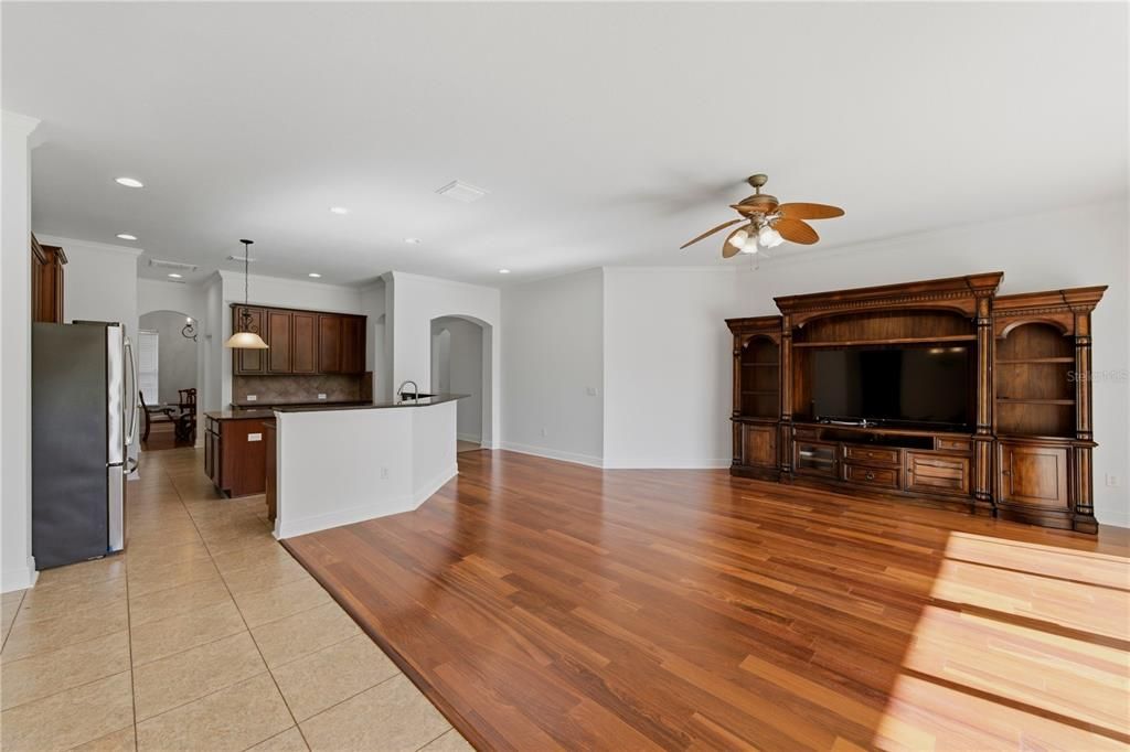 For Sale: $579,900 (3 beds, 4 baths, 3189 Square Feet)