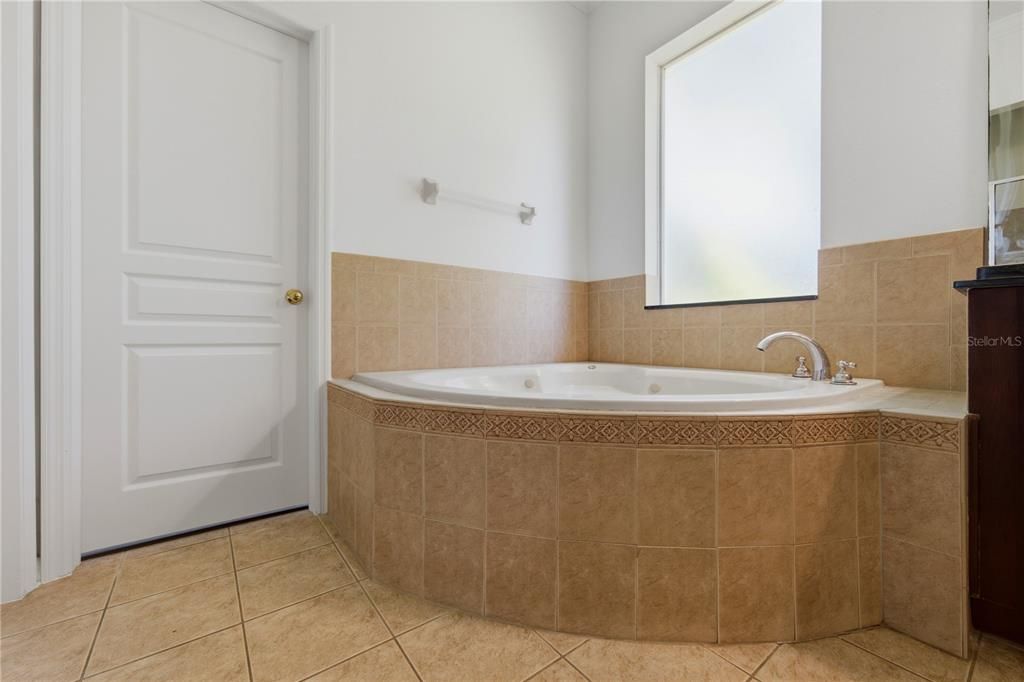 For Sale: $579,900 (3 beds, 4 baths, 3189 Square Feet)