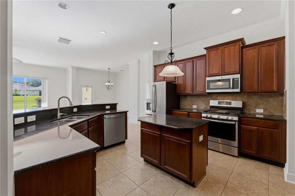 For Sale: $579,900 (3 beds, 4 baths, 3189 Square Feet)