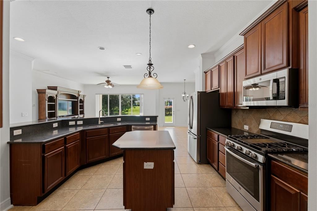 For Sale: $579,900 (3 beds, 4 baths, 3189 Square Feet)