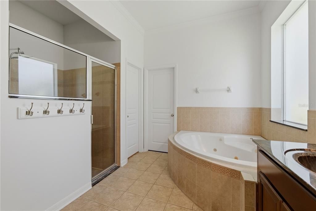 For Sale: $579,900 (3 beds, 4 baths, 3189 Square Feet)
