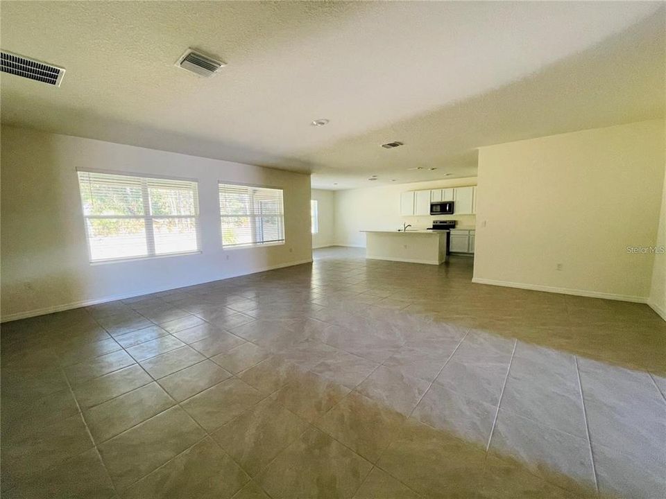 For Rent: $2,350 (4 beds, 2 baths, 2319 Square Feet)