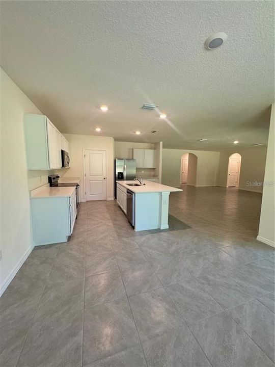 For Rent: $2,350 (4 beds, 2 baths, 2319 Square Feet)