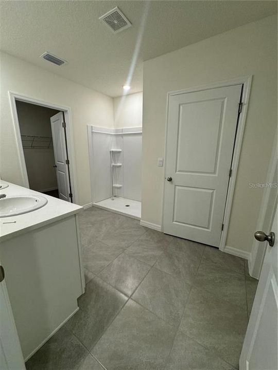 For Rent: $2,350 (4 beds, 2 baths, 2319 Square Feet)