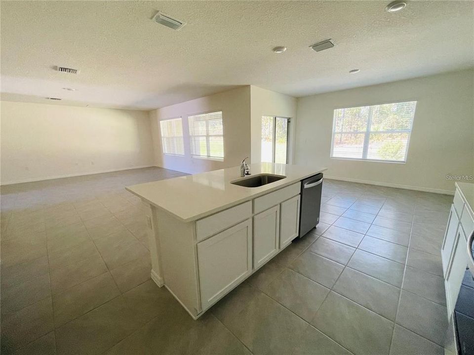 For Rent: $2,350 (4 beds, 2 baths, 2319 Square Feet)