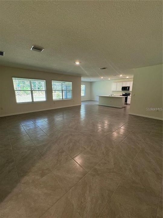 For Rent: $2,350 (4 beds, 2 baths, 2319 Square Feet)