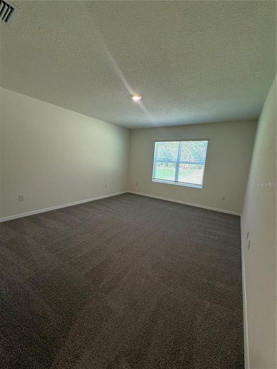 For Rent: $2,350 (4 beds, 2 baths, 2319 Square Feet)