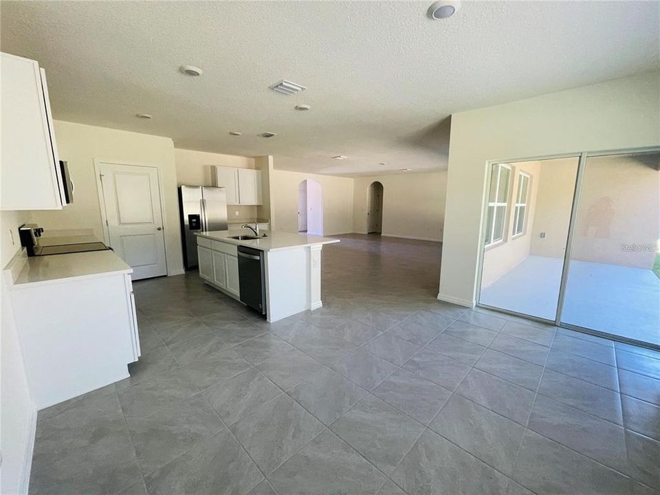 For Rent: $2,350 (4 beds, 2 baths, 2319 Square Feet)