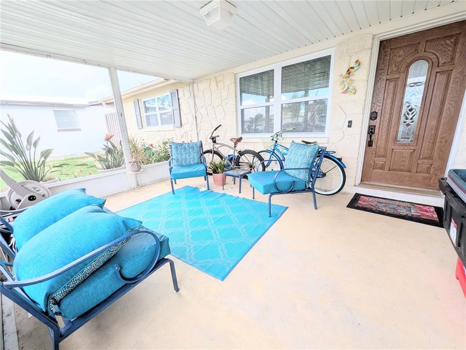 For Sale: $244,900 (2 beds, 1 baths, 948 Square Feet)