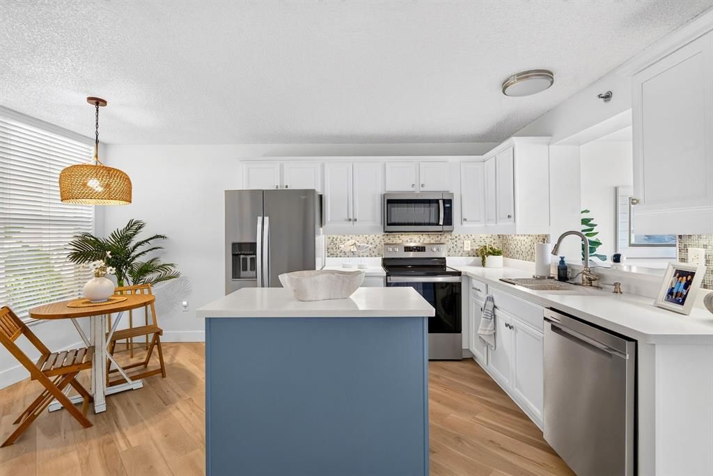 For Sale: $295,000 (2 beds, 2 baths, 1478 Square Feet)
