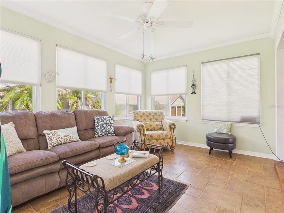 For Sale: $329,000 (3 beds, 2 baths, 1405 Square Feet)