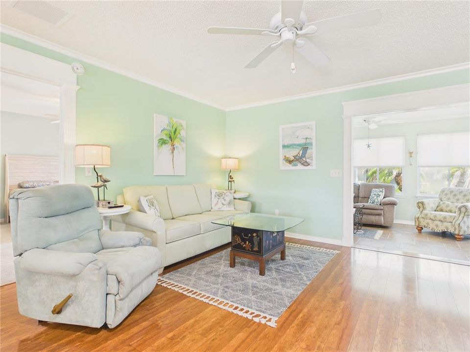 For Sale: $329,000 (3 beds, 2 baths, 1405 Square Feet)