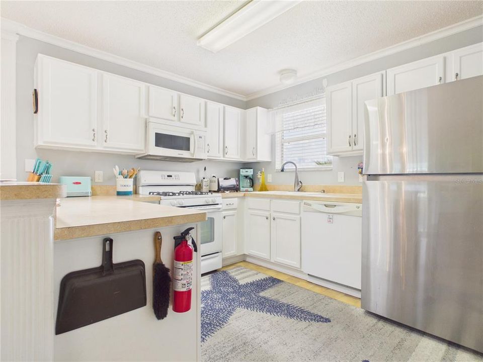 For Sale: $329,000 (3 beds, 2 baths, 1405 Square Feet)