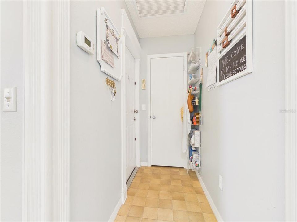 For Sale: $329,000 (3 beds, 2 baths, 1405 Square Feet)