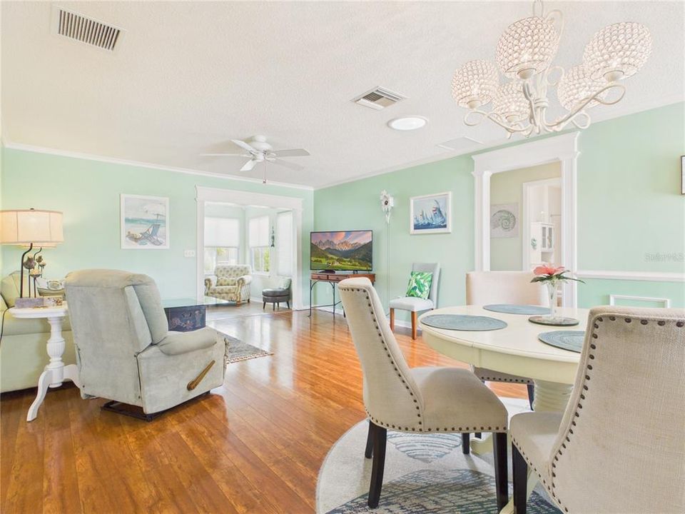 For Sale: $329,000 (3 beds, 2 baths, 1405 Square Feet)