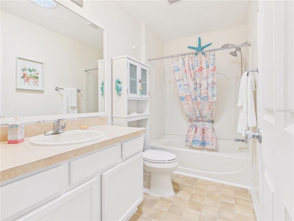 For Sale: $329,000 (3 beds, 2 baths, 1405 Square Feet)