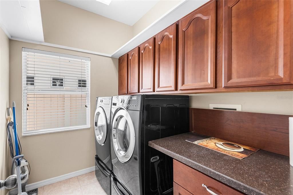 En Venta: $429,000 (4 camas, 3 baños, 3005 Pies cuadrados)
