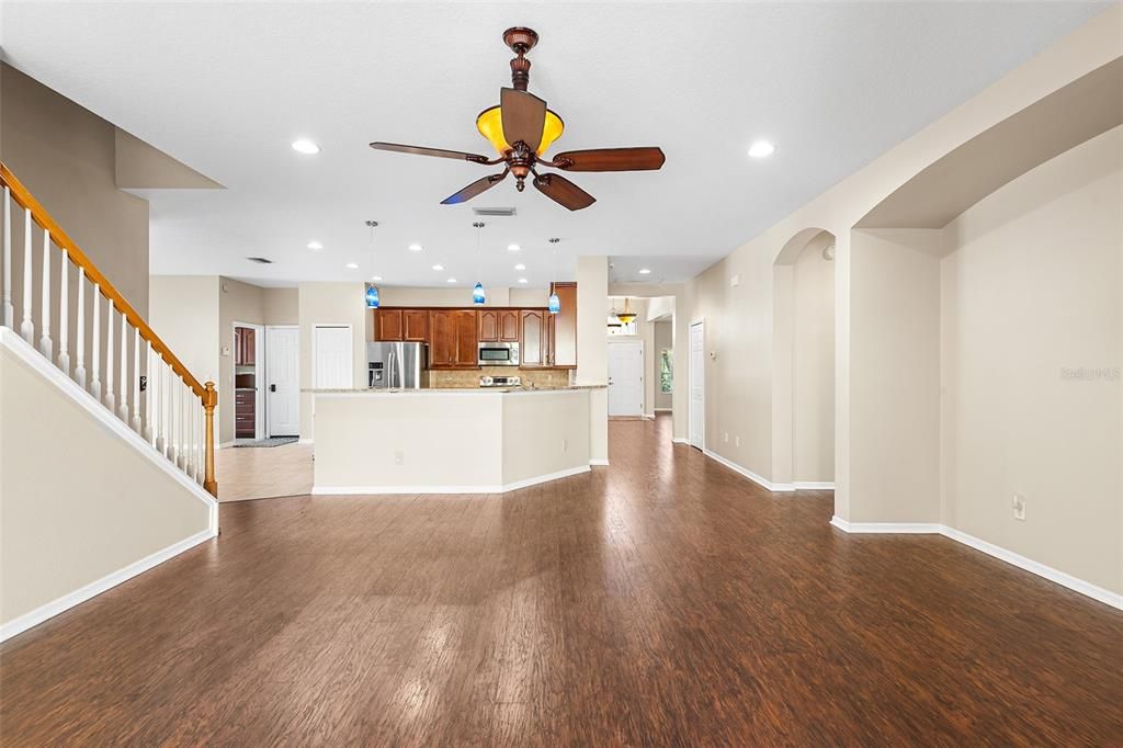 En Venta: $429,000 (4 camas, 3 baños, 3005 Pies cuadrados)