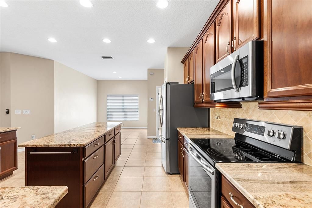 En Venta: $429,000 (4 camas, 3 baños, 3005 Pies cuadrados)