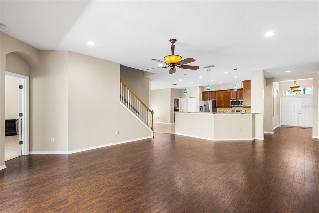 En Venta: $429,000 (4 camas, 3 baños, 3005 Pies cuadrados)