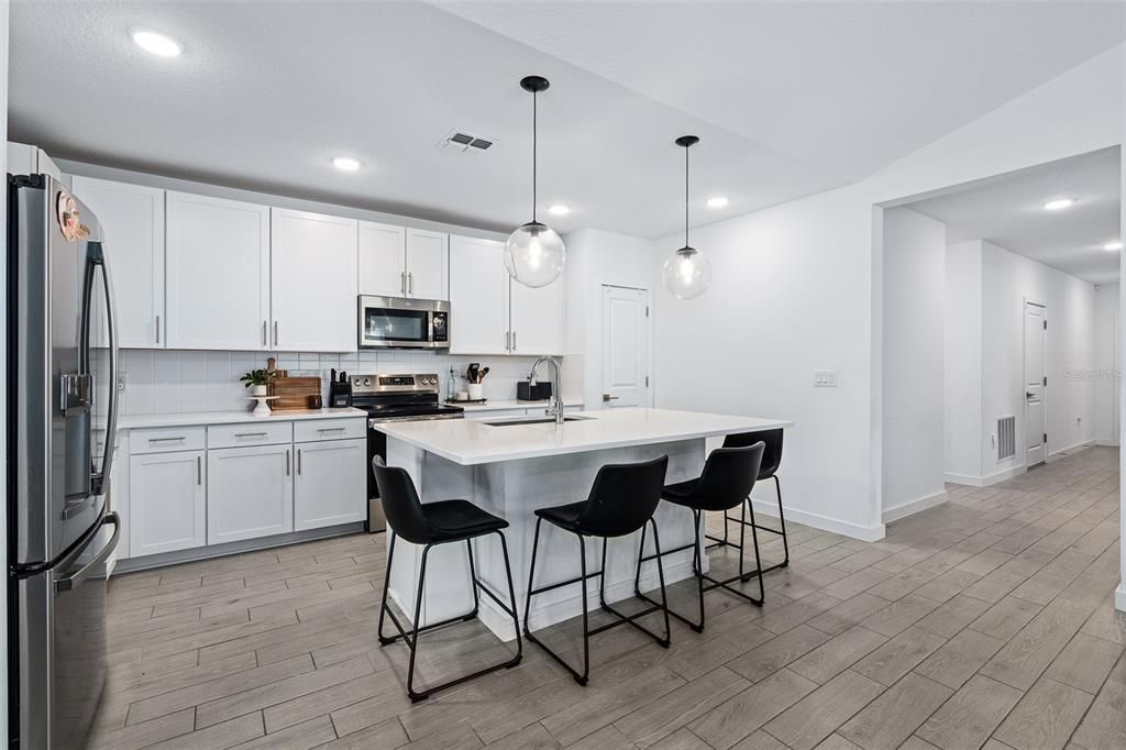 For Sale: $375,000 (4 beds, 3 baths, 2094 Square Feet)