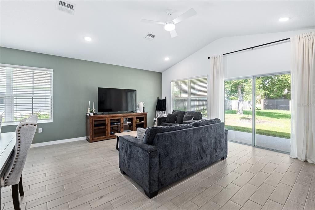 For Sale: $375,000 (4 beds, 3 baths, 2094 Square Feet)