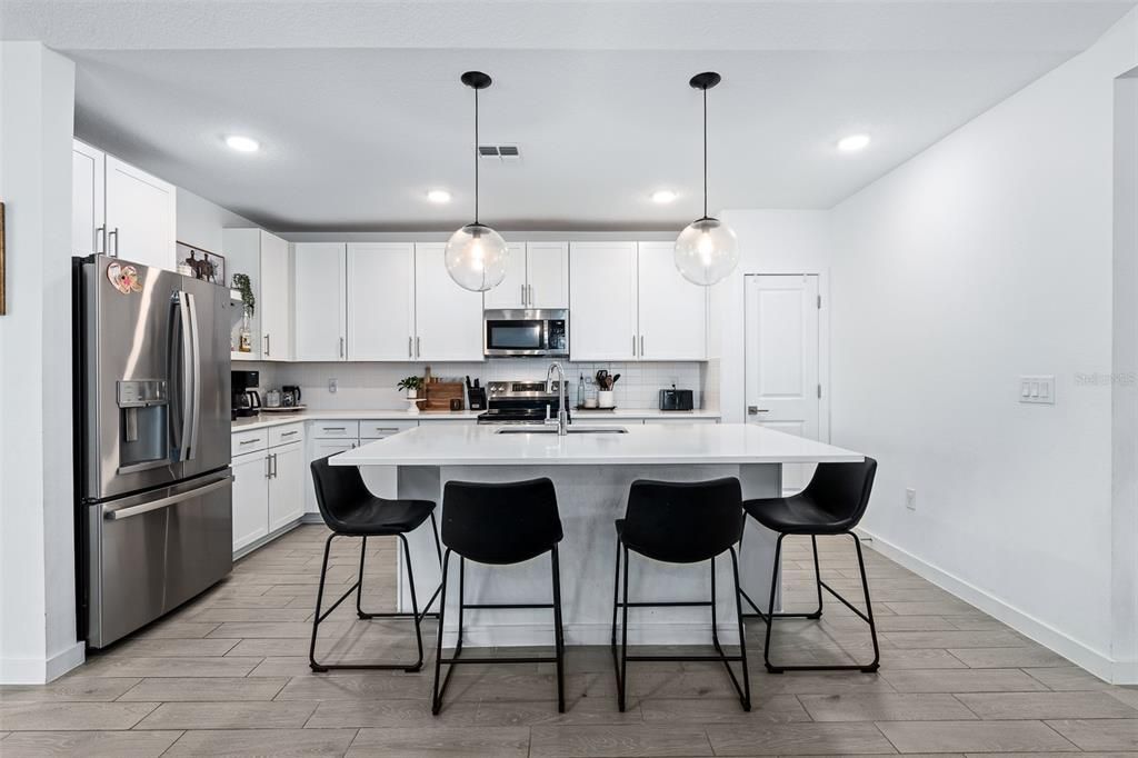For Sale: $375,000 (4 beds, 3 baths, 2094 Square Feet)
