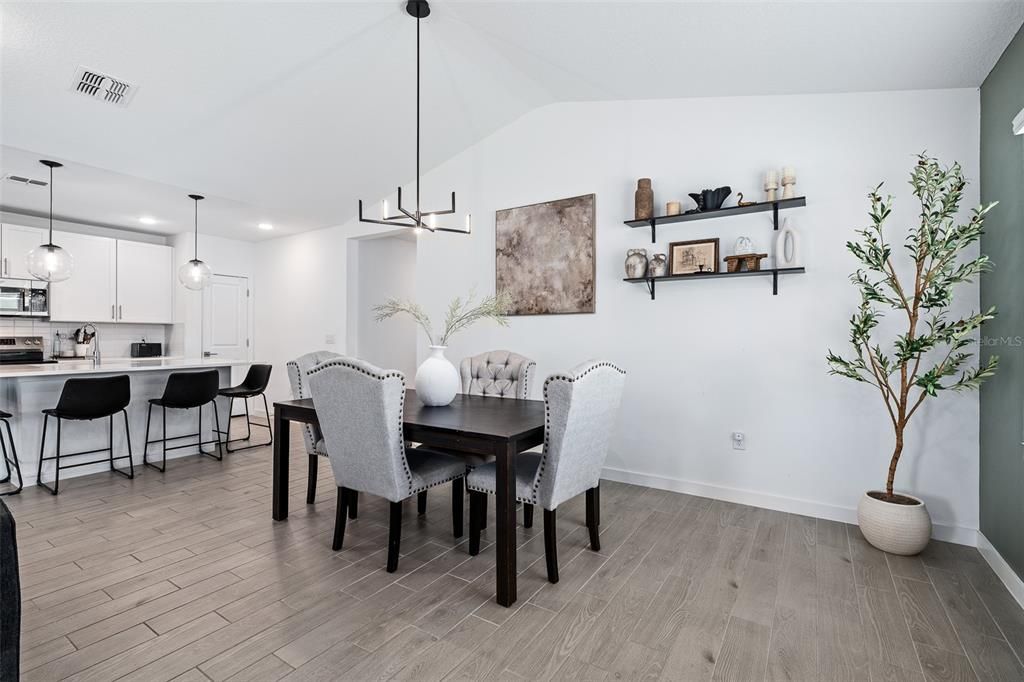 For Sale: $375,000 (4 beds, 3 baths, 2094 Square Feet)