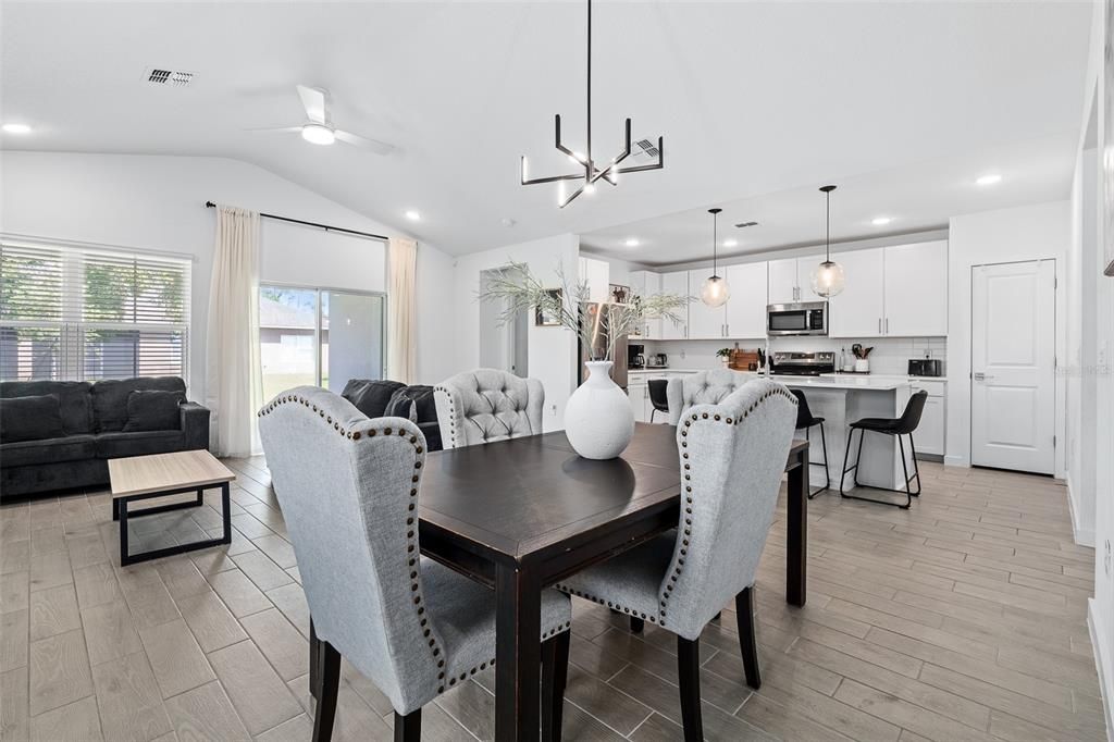 For Sale: $375,000 (4 beds, 3 baths, 2094 Square Feet)