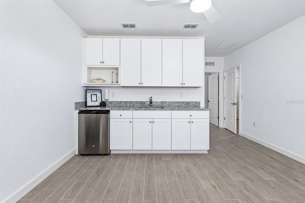 For Sale: $375,000 (4 beds, 3 baths, 2094 Square Feet)