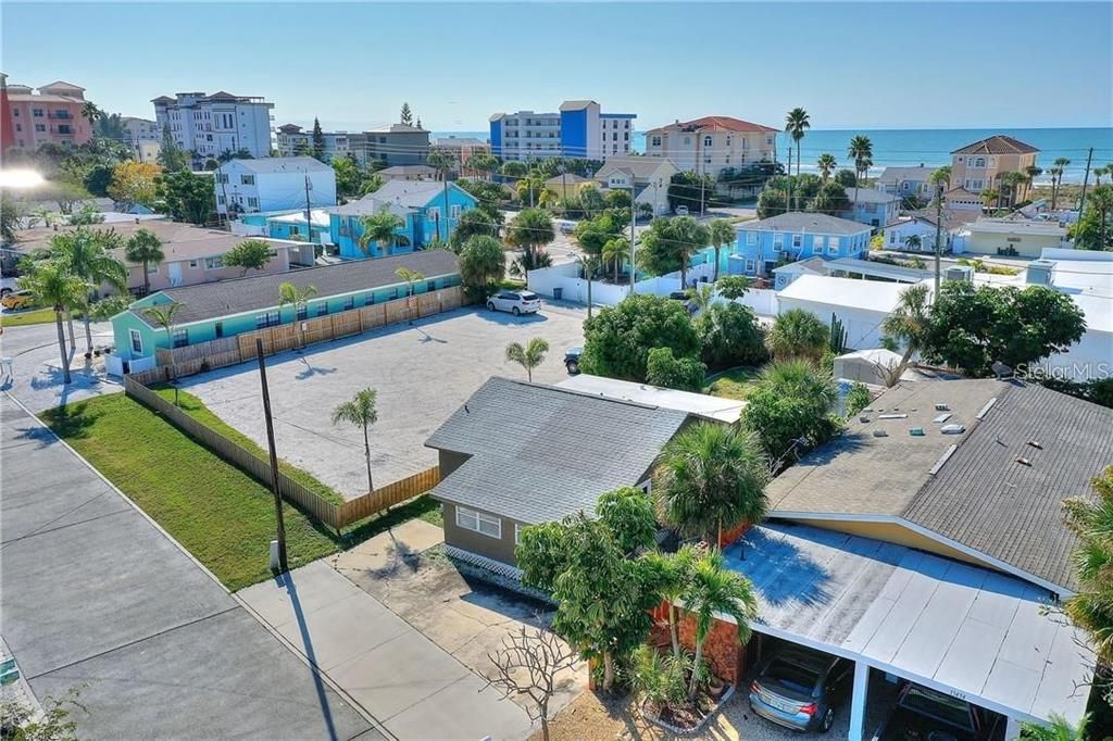 На продажу: $375,000 (0.09 acres)