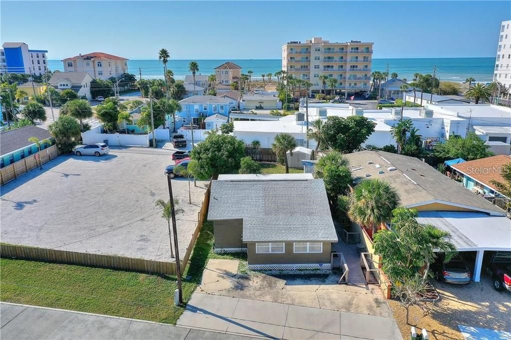 На продажу: $375,000 (0.09 acres)