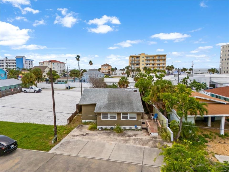 На продажу: $375,000 (0.09 acres)