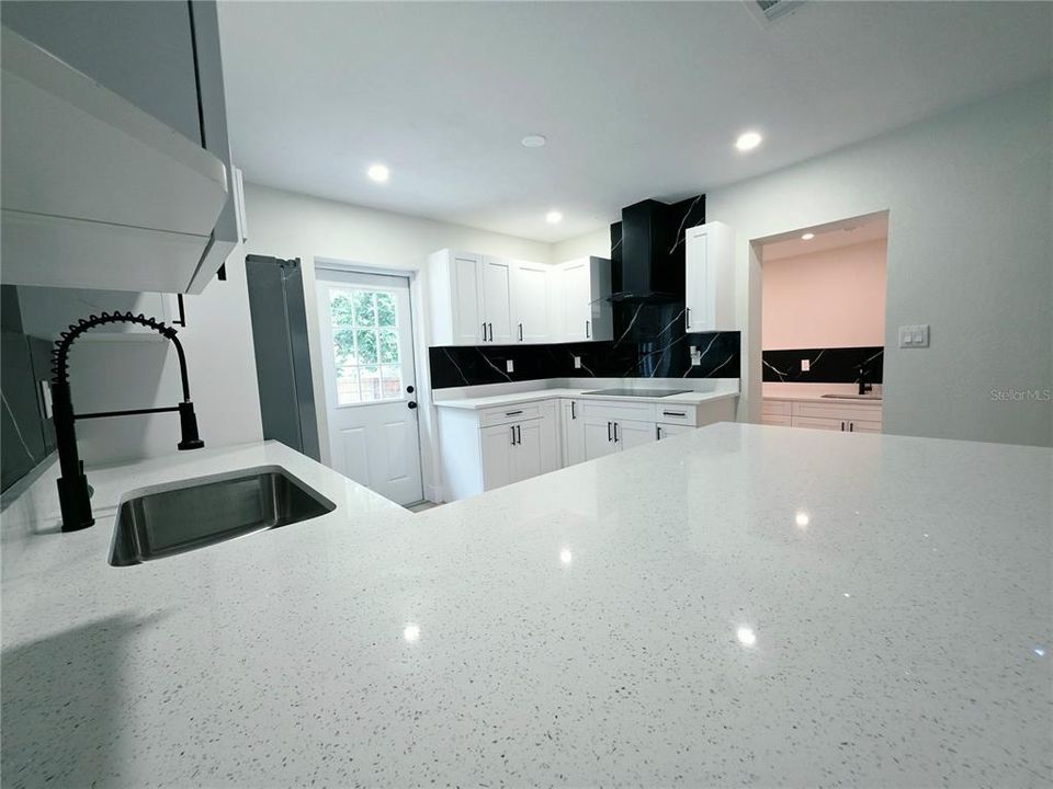 На продажу: $289,900 (3 спален, 2 ванн, 1140 Квадратных фут)