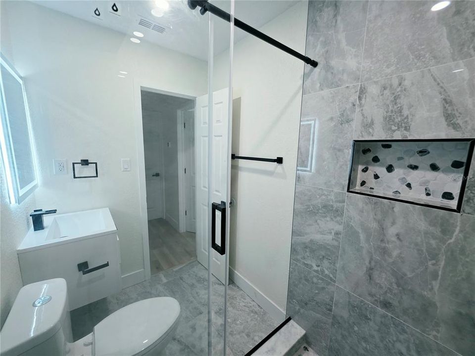 На продажу: $289,900 (3 спален, 2 ванн, 1140 Квадратных фут)