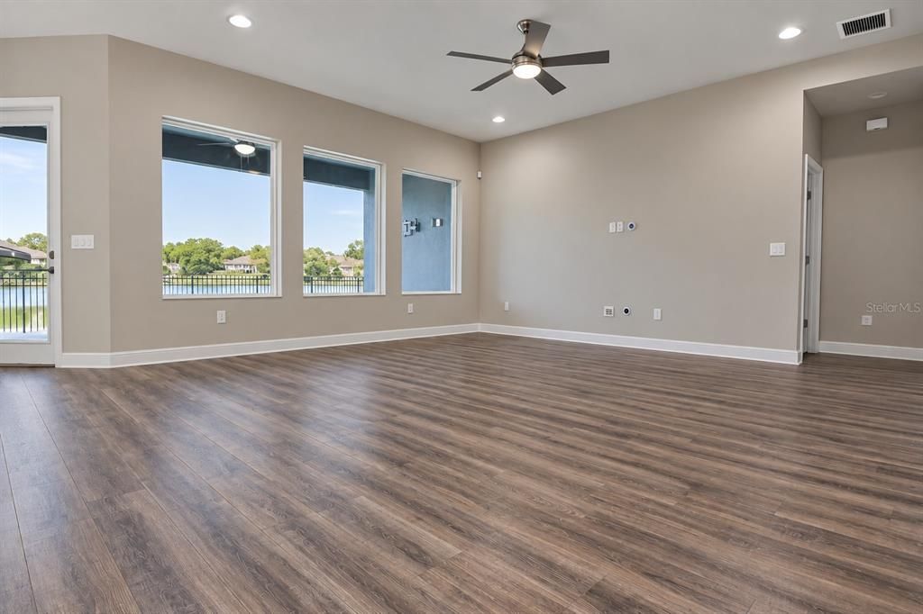 En Venta: $579,900 (4 camas, 3 baños, 2586 Pies cuadrados)