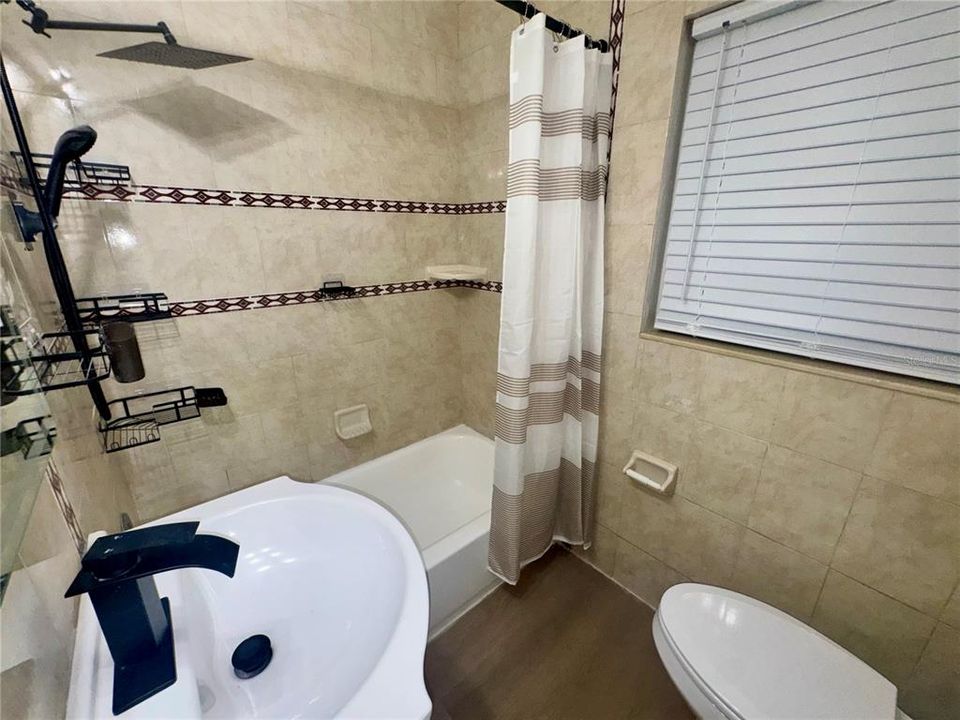 For Rent: $2,295 (4 beds, 2 baths, 1360 Square Feet)