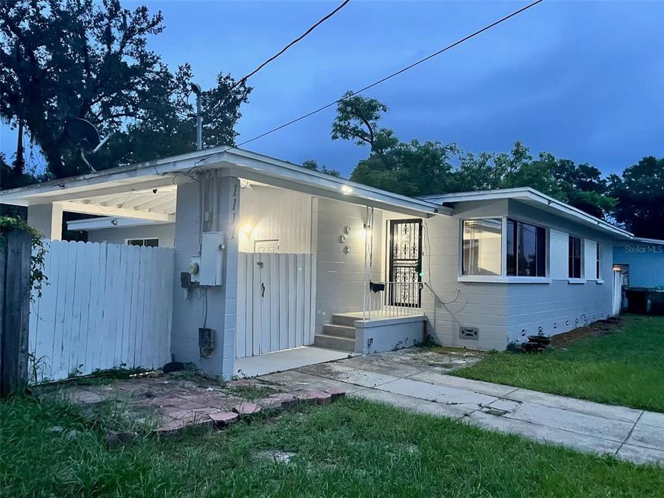For Rent: $2,295 (4 beds, 2 baths, 1360 Square Feet)