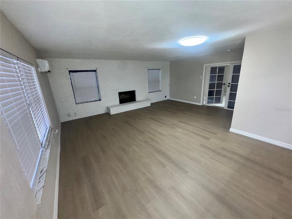 For Rent: $2,295 (4 beds, 2 baths, 1360 Square Feet)