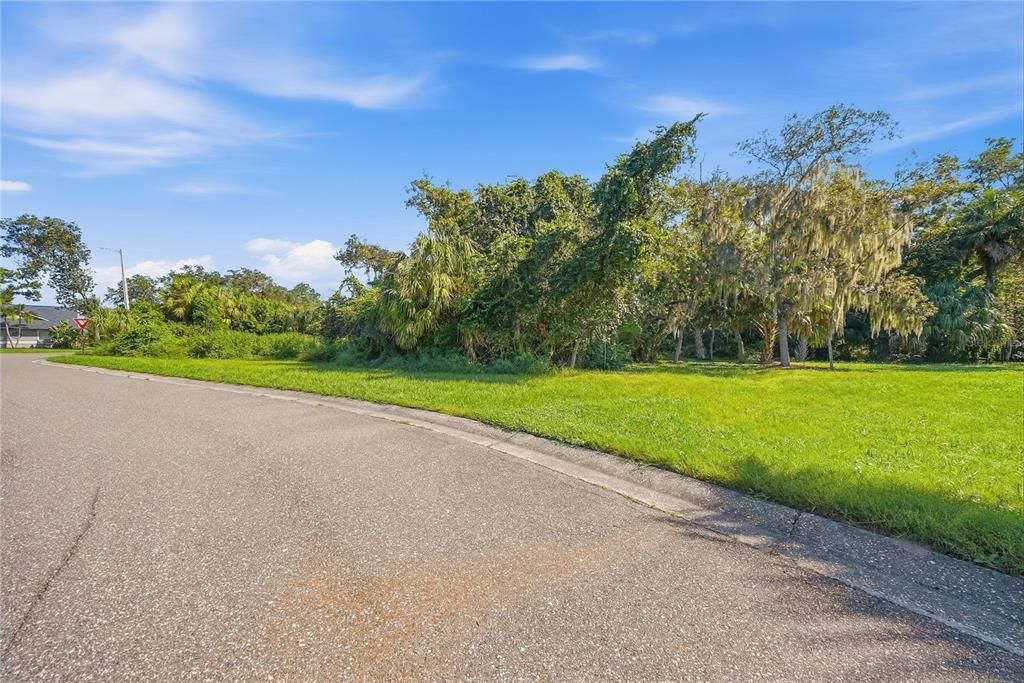 待售: $199,999 (0.97 acres)