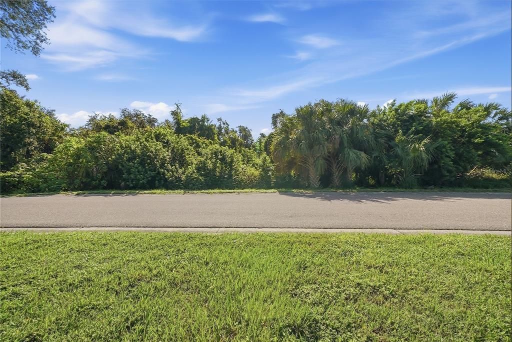待售: $199,999 (0.97 acres)