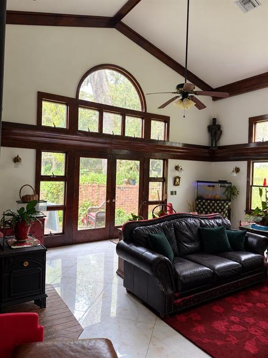 En Venta: $2,250,000 (6 camas, 5 baños, 7200 Pies cuadrados)