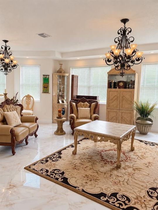En Venta: $2,250,000 (6 camas, 5 baños, 7200 Pies cuadrados)