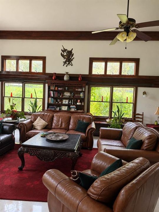 En Venta: $2,250,000 (6 camas, 5 baños, 7200 Pies cuadrados)