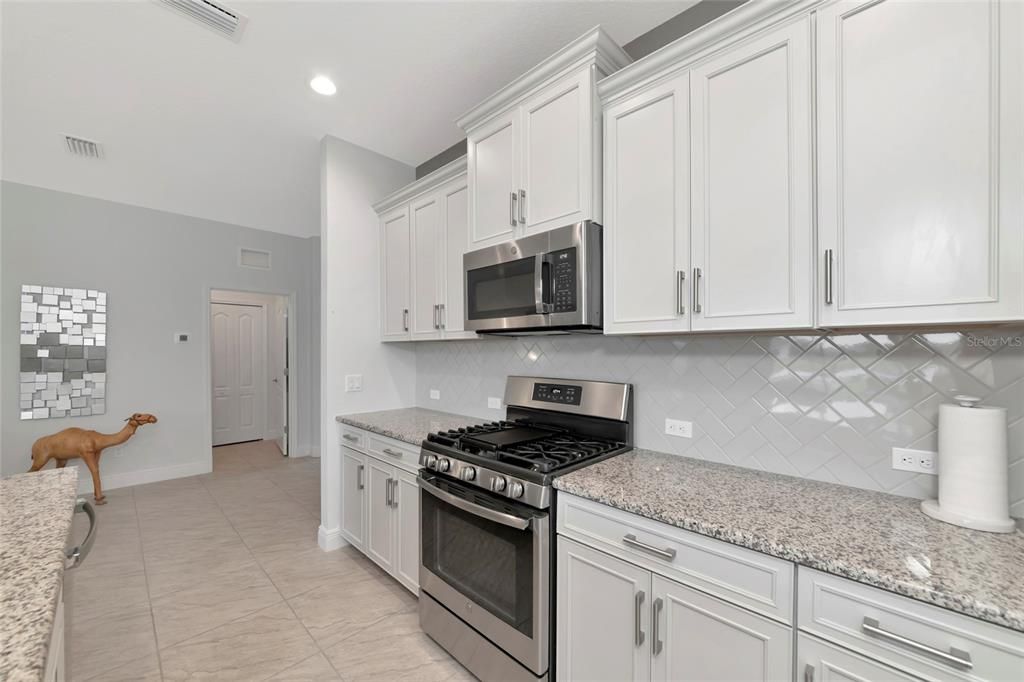 For Sale: $395,000 (2 beds, 2 baths, 1490 Square Feet)