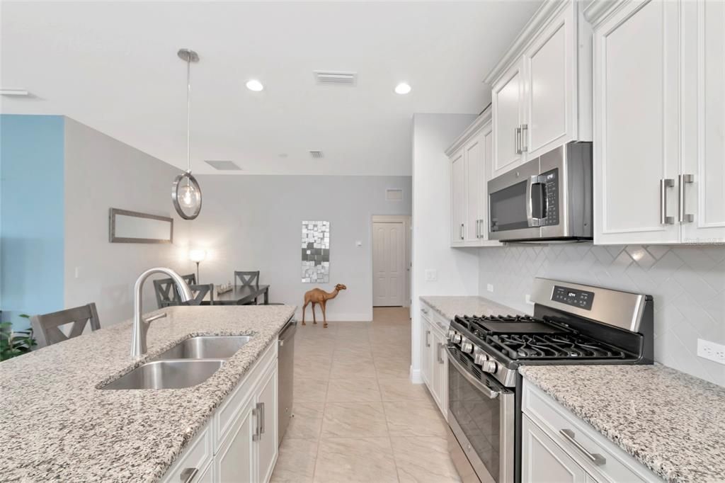 For Sale: $395,000 (2 beds, 2 baths, 1490 Square Feet)